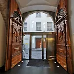 Central Walther Square Apartment